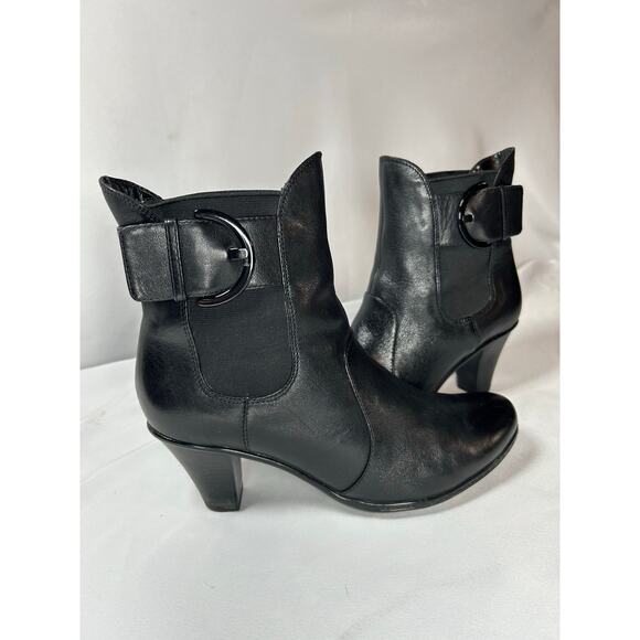 Clarks Leather Women's Ankle Booties Heels Size 8.5 Great Condition with Buckle - Picture 1 of 11
